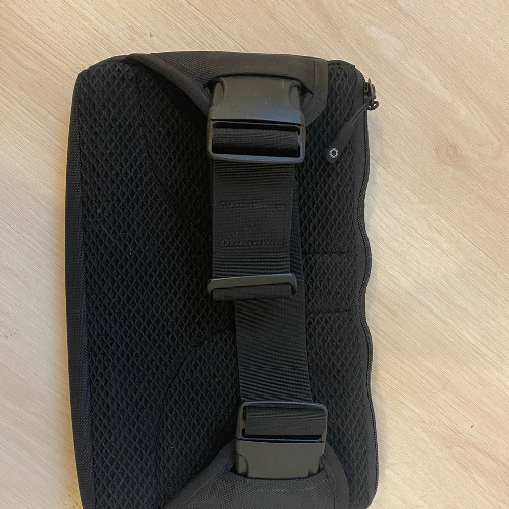 NEW Dsptch (made in usa) waist / sling pack. - Picture 8 of 9